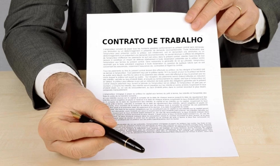 No momento, você está visualizando Os riscos de contratos genéricos no dia a dia empresarial.